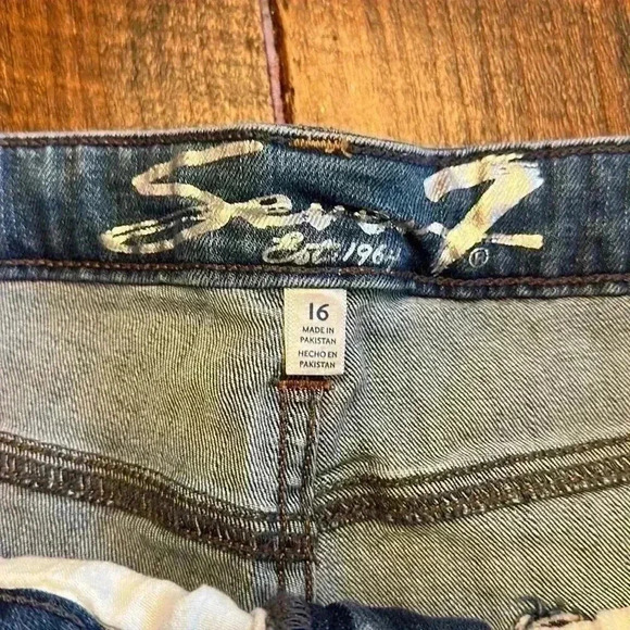 Seven7 | “The Weekend Short”, High Rise & Medium Wash - Picture 2 of 4